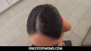 Onlystepmoms - pasierb ma romans z macochą