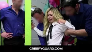 खौफनाक Guard-shoplyfter minxx मार्ले ले जा रही है ऑफिसर्स मैन मीट्स एक एक करके उसके मुंह और पुसी में
