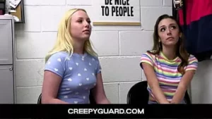 يجد Creepyguard-Officer حلاً لتجنب الرسوم على المراهقين الذين يسرقون المتاجر - داني بلو ، ديكسي لين