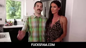 Fucksfam - nici o nucă noiembrie nu este posibilă când mama vitregă și iubita sunt prin preajmă