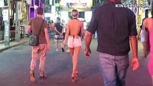 Tajlandzka seksualna turystka spotyka prostytutki!