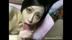 الثلاثي الهواة مع العاهرة الآسيوية الحقيقية