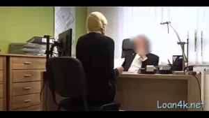 La cameriera zuccherina non vuole smettere di cavalcare il lovestick