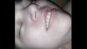 Kittenkush666 dostaje c., pluje i uderza, podczas gdy ona się bawi