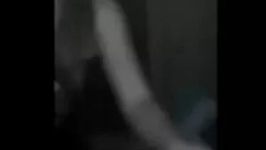 Hermosa mujer rubia chupa una increíble polla negra