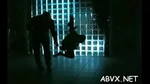 Floosy ademenitoare cu degetele pe cuchy