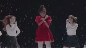 القلب <لا يمكن أن يقول كلمة أخرى> - Loona / chuu (2 من السحاقيات يأكلونها حتى لا يتبقى فتات)