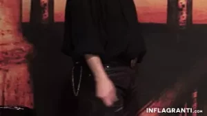 العبد القذر يعاقب من قبل سيد سيء