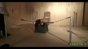 هوتي الوقحة تزرع لنا كيف حالها ثوب النوم الأصفر الجديد