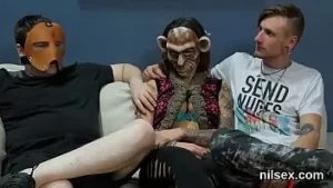 Spicy Teenie wurde für eine unangenehme Therapie in die Arschloch-Anstalt gebracht