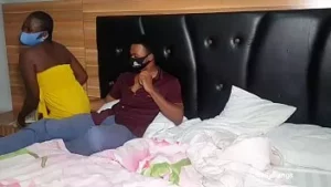 مارست الجنس مع فتاة بسبب الإغلاق