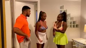 Il trio tutto nero più eccitante "corteggiala" scena completa di osa lovely.