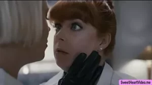 Penny iubește felul în care Helena își linge păsărica