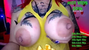 Cam dziwka usuwa ogromne kolczyki w sutkach i tryska mlekiem - slaveoncam.com