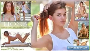 Teen sexy blondă tânără amatoare fiona dansează goală și își scutură prada drăguță și rotundă pe muzica