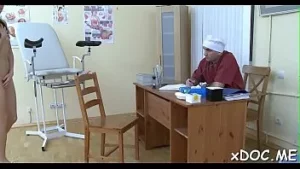 Wspaniała japońska młoda dziewczyna Mey w hardcore przed kamerą