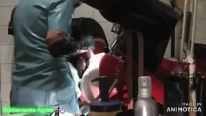 Rubbernurse agnes - krótka niebieska lateksowa sukienka pielęgniarki z maską - surowa nieoszlifowana pojedyncza sesja kliniki - głębokie ustalanie z 3 długimi dildami i finałowa impreza spermy