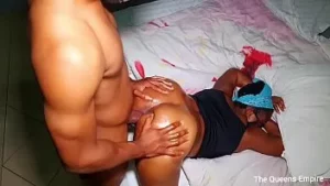 Big dick challanges, ella dijo que le gustaría un poco de bbc, así que la pusimos a prueba. (toca la reina)