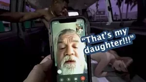 Harlow West se fait bourrer la chatte de bbc dans le bus pendant que papa regarde