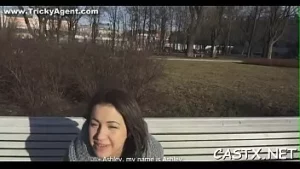 العمل المحب Schlong من أجل امرأة سمراء طموحة rahyndee جيمس مع الثدي الطبيعية الرائعة