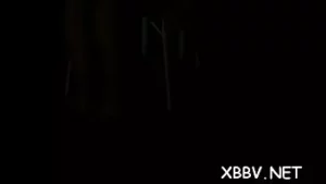 الجمال العاري هو تحفيز وعاء العسل لها