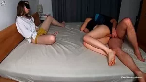 Bff blondă a soțiilor care se impregnează în timp ce ea se uită