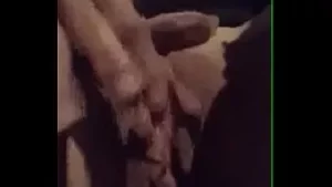 Masturbująca się milf mama cicho bawi się w domu, podczas gdy wszyscy są.