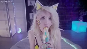 Cosplay vagabunda fode e chupa grande pau monstro