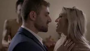 Saf tabu hile karısı, kocasının iş arkadaşı ile christie stevens ile ücretsiz tam sahne ile yakalandı