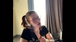 Gözlüklü hottie yüzüne patladı alır