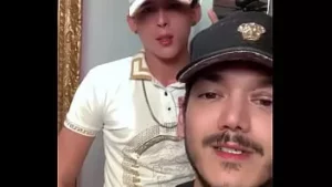 Сексуальный парень вернулся из клуба в Versace и разделся догола