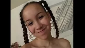 Młoda słodka hawajska peacherino amai liv jest gotowa do przesłuchania w projekcie Herba Collinsa „pov casting couch”