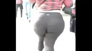 Spesso bbw latina bottino jiggly vedere attraverso i leggings
