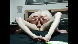 9-minütige Zusammenstellung von mir und meiner wunderschönen Milf, die lecken, lutschen, beißen und ficken, und einen frechen Dildo spucken. Viel Abspritzen und Spritzen auf meinen harten, fetten Schwanz