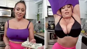 Carmela clutch vende su gran culo y sus grandes tetas al cliente preston parker por dinero en efectivo