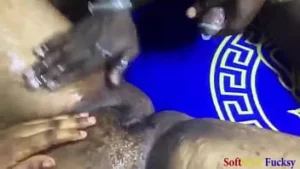 Tu es le seul mec qui me fait jouir s'il te plait baise moi plus fort