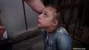 الرجل يمارس الجنس مع أخت غير الشقيقة والمدير مفلس