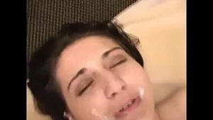 وقحة رهيبة يعطي الرأس ويحصل على الوجه