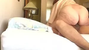 Dayanamadım ve sadakatsiz karımı götten siktim