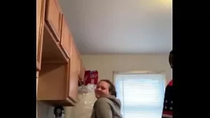 Gros bbw a fi futut în bucătărie