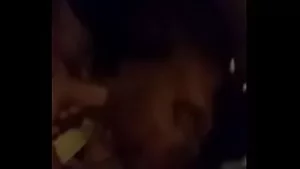 تبا الأصدقاء: الأبنوس السقاطة مثير تمتص الديك الأبيض الكبير والمحادثات s. أيضاً!