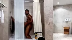 Neuken ebony vrouw in landhuis douche