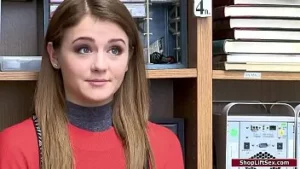 ضابط الانفجارات و ج. الصغيرة الثدي 19yo