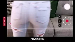 Povsis-stepbrother 会尝试在他的继妹 mia kay 的帮助下
