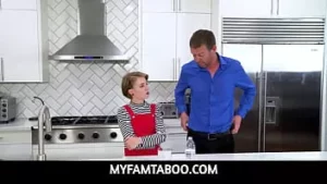 Spyfamtaboo - zestresowana pasierbica uspokojona przez ojczyma / Dakota Burns / Dick Swardson