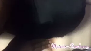أكلت pawg سميكة كس والإصبع في butthole