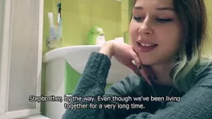 La demi-sœur n'a pas laissé son frère prendre un bain.