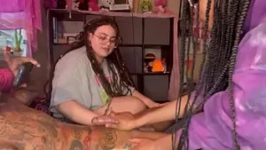 هل تسمح لل gaknasty بالإلهة الذهبية أن تعطيك تدليكًا