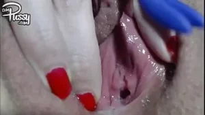 Nasse sprudelnde Muschi, Nahaufnahme, Masturbation zum Orgasmus, hausgemacht