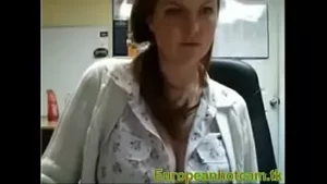 Die Lehrerin zeigt ihre Titten vor der Webcam - europeanhotcam.tk